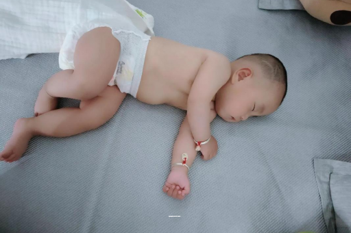 丹东宝宝偏头怎么纠正